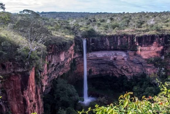 veu-de-noiva-em-chapada-dos-guimaraes-580x387